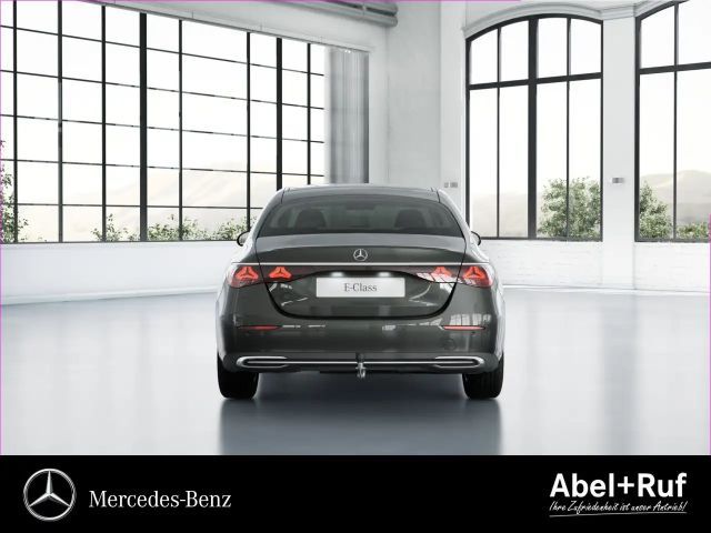 Mercedes-Benz E 200 AVANTGARDE Sedan