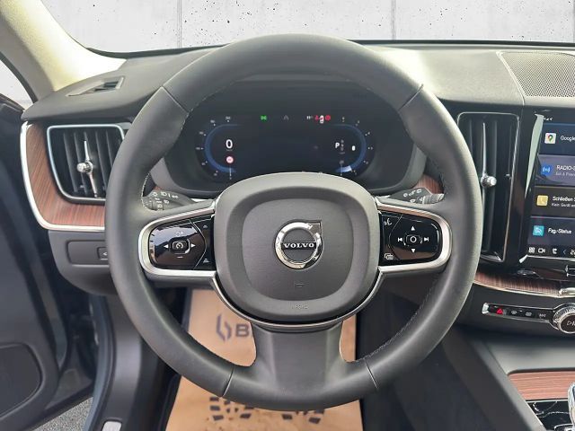 Volvo XC60 AWD Dark Plus