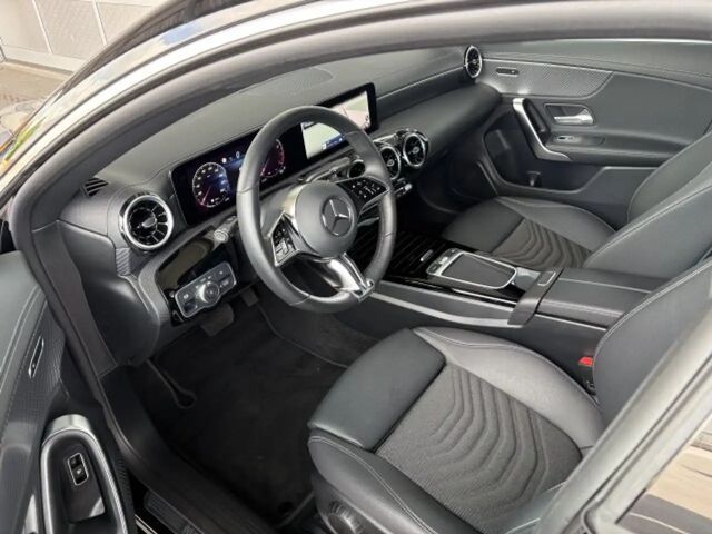 Mercedes-Benz CLA 180 Coupé Progressive