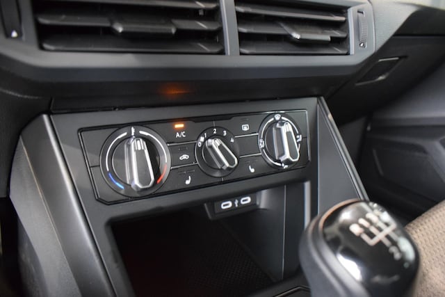 Volkswagen Taigo Taigo 1,0 l TSI LED SHZ PDC App-Connect Klima