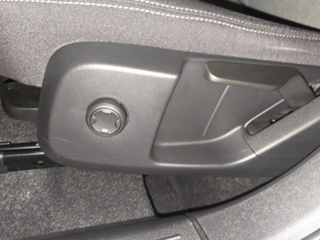 Volvo XC40 Core Recharge T4