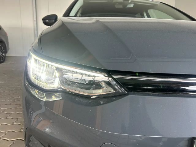 Volkswagen Golf Life Variant