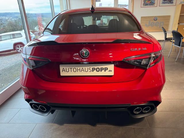Alfa Romeo Giulia AT8 Quadrifoglio Turbo