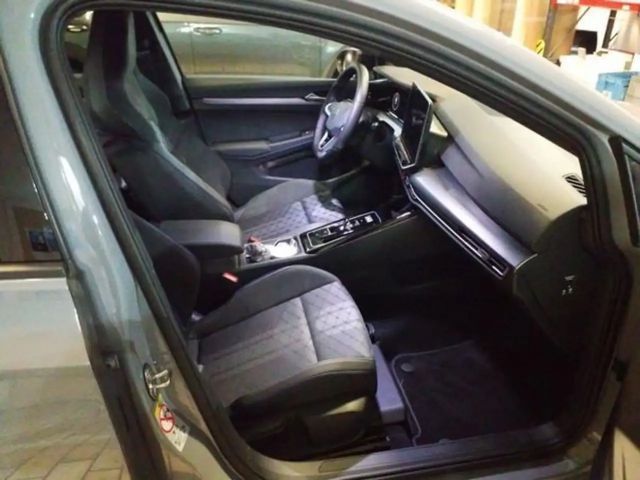 Volkswagen Golf 1.5 eTSI DSG Golf VIII R-Line