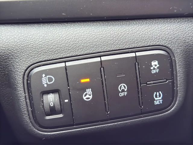 Hyundai i20 *** i-LINE PLUS *** noch ein 4 ZYLINDER MOTOR ***