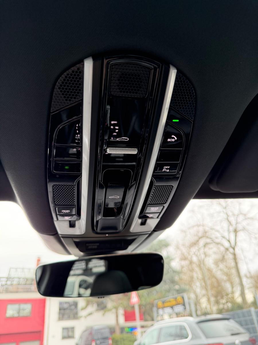 Porsche Cayenne Platinum Edition