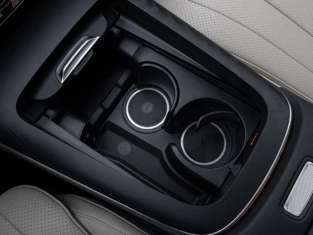 Mercedes-Benz E 200 Sedan