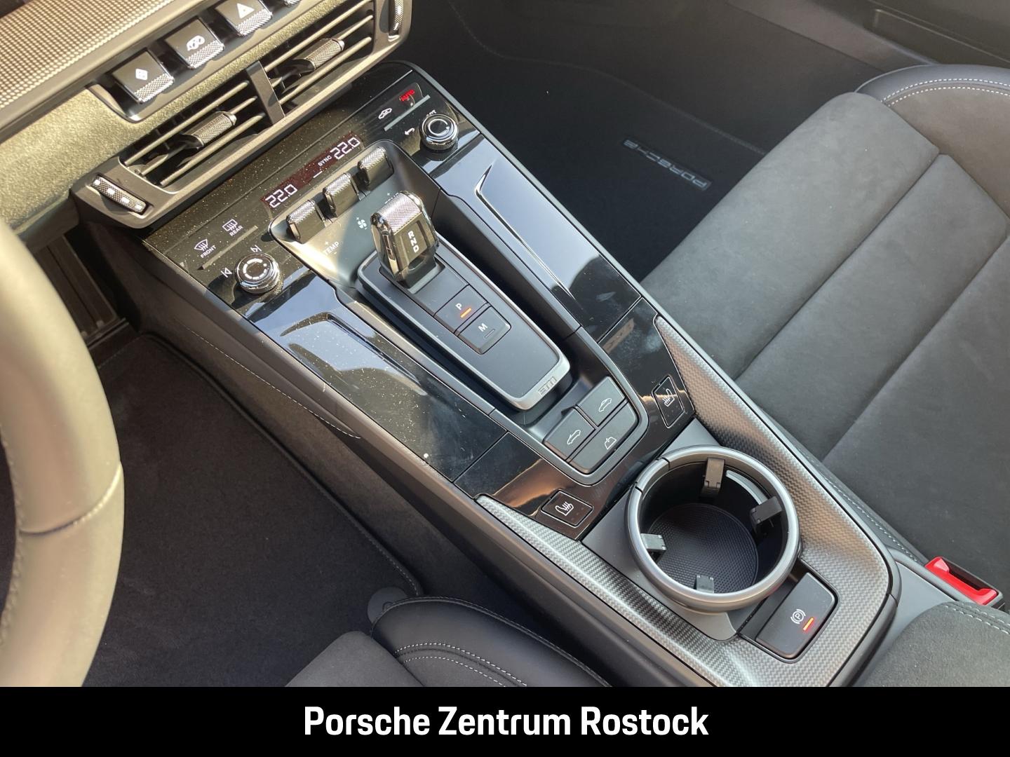 Porsche 911 992 Cabriolet Carrera GTS