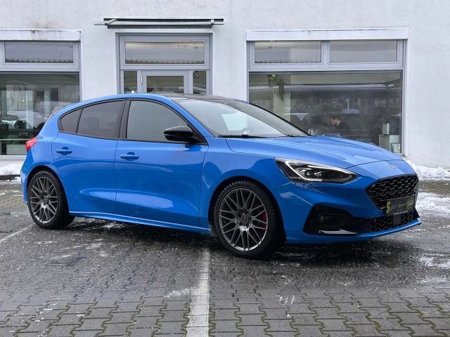 Ford Focus EcoBoost ST Line