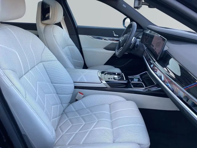 BMW 740 740d M-Sport Sedan xDrive