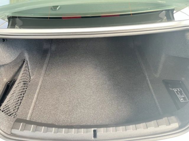 BMW 318 318i M-Sport Sedan