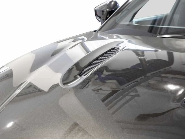 Aston Martin DBX -Minotaur Green-