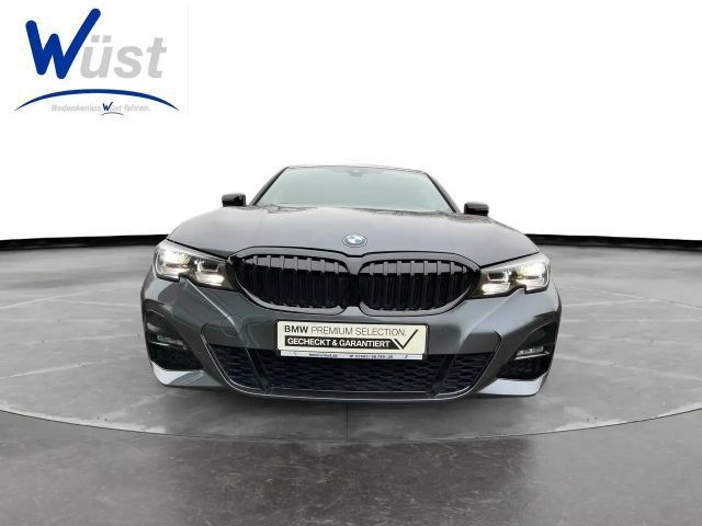 BMW 320 320i M-Sport Sedan