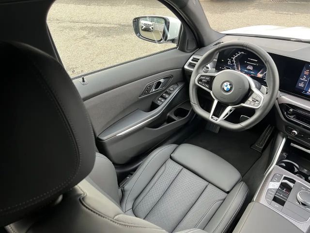 BMW 320 320i M-Sport Sedan