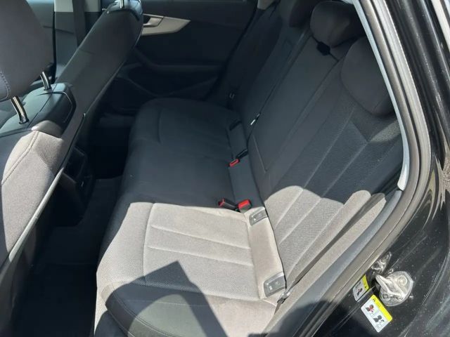 Audi A4 35 TFSI Avant S-Line S-Tronic