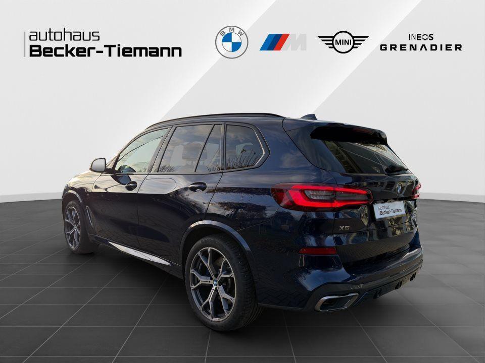 BMW X5 M50i