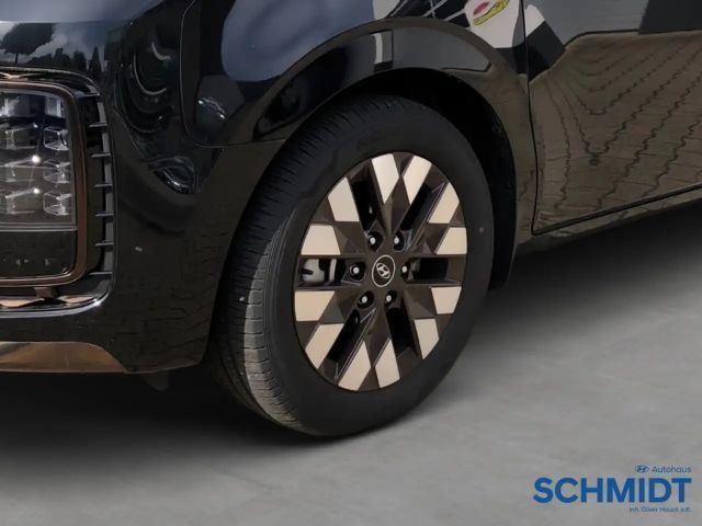 Hyundai Staria Signature