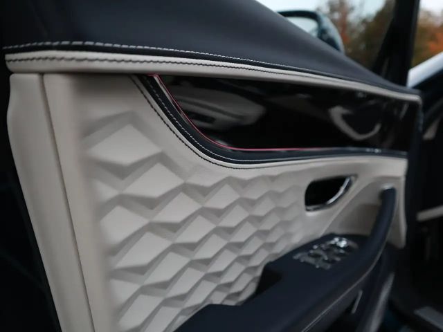 Bentley Flying Spur Hybrid V8