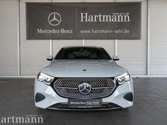 Mercedes-Benz E 200 AVANTGARDE Sedan