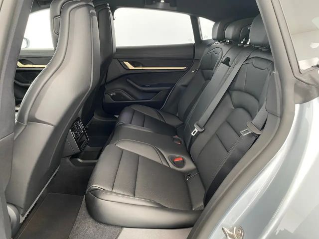 Porsche Taycan 4 Cross Turismo