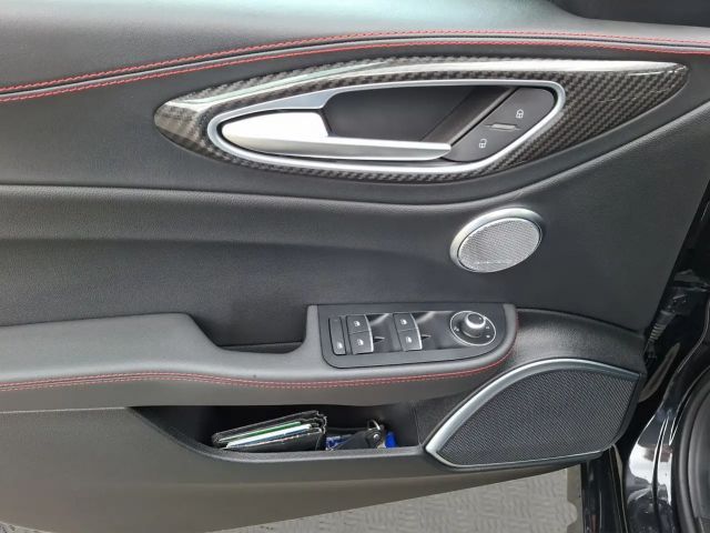 Alfa Romeo Giulia Q4 Turbo