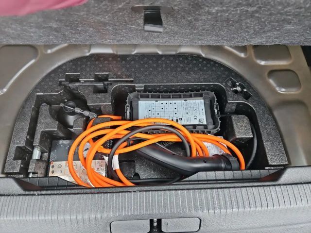 Peugeot E-2008 Allure Pack