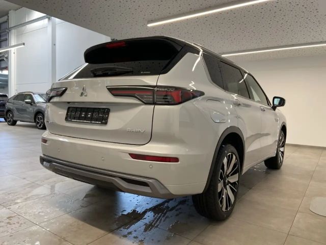 Mitsubishi Outlander 2.4 TOP Luxury P. Yamaha