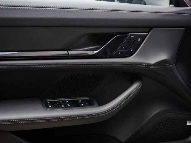 Porsche Taycan 4S Cross Turismo