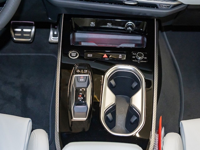 Audi A6 Avant Quattro S-Tronic