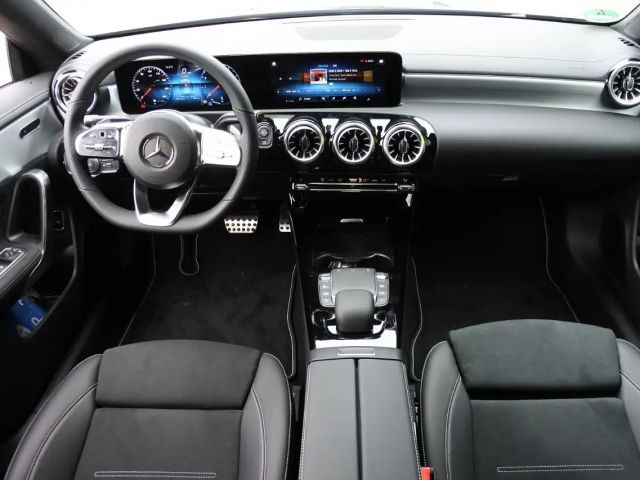 Mercedes-Benz CLA 200 AMG Line Sedan