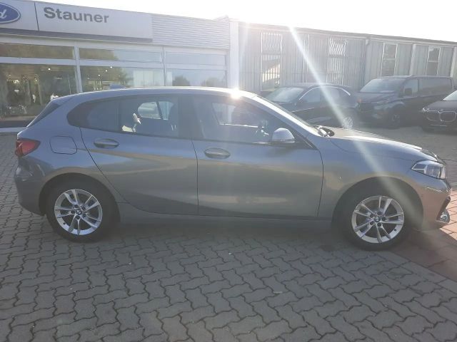 BMW 118 118i Sedan Sport Line