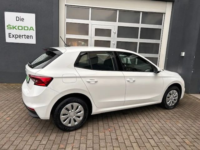 Skoda Fabia Essence CARPLAY;SHZ;PDC;PDC