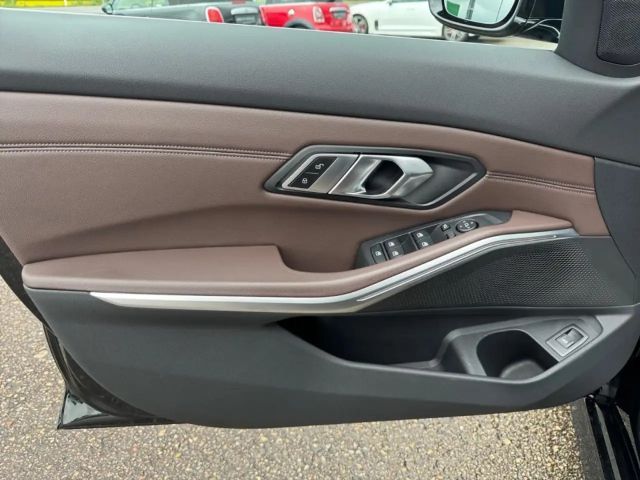 BMW 320 dx SPORTSITZ+LEDER+PANO+HUD+LED+ACC+HIFI+AHK+