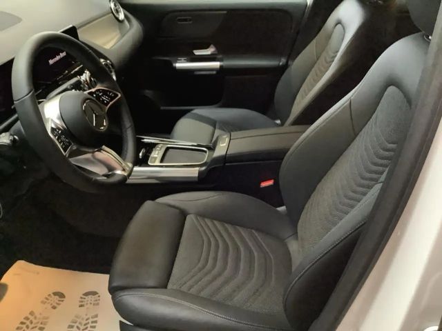 Mercedes-Benz GLA 200 MBUX+MBeam+Night+Ambiente+Fahrassist+LED