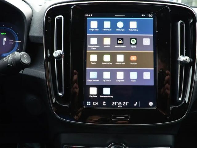 Volvo XC40 AWD Plus Recharge Twin Engine