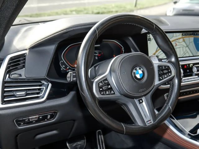 BMW X5 M50i