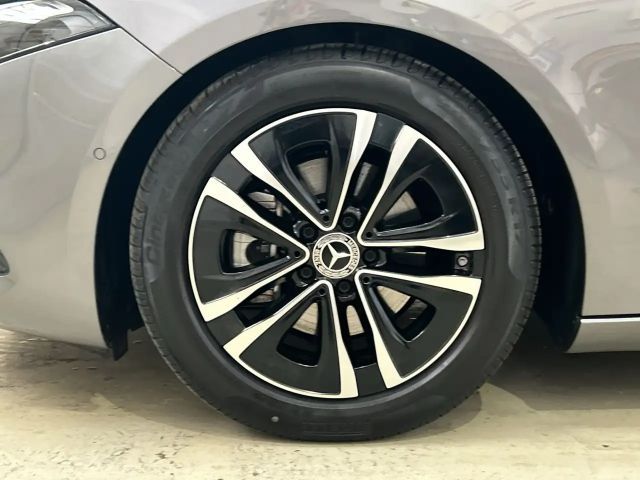 Mercedes-Benz A 180 Hatchback Progressive