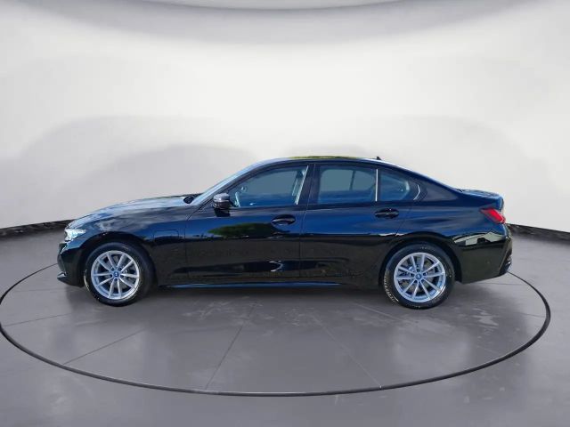 BMW 330 330e Sedan