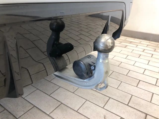 BMW 330 330e Sedan xDrive