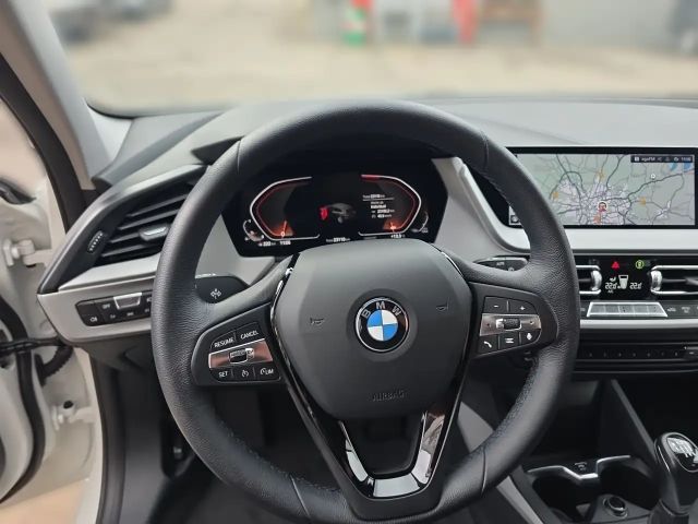 BMW 118 118i Sedan