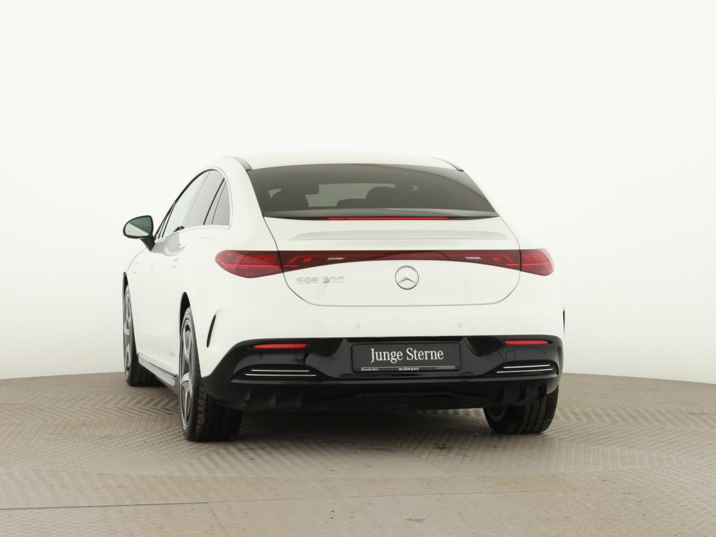 Mercedes-Benz EQE 300 AMG Line Sedan