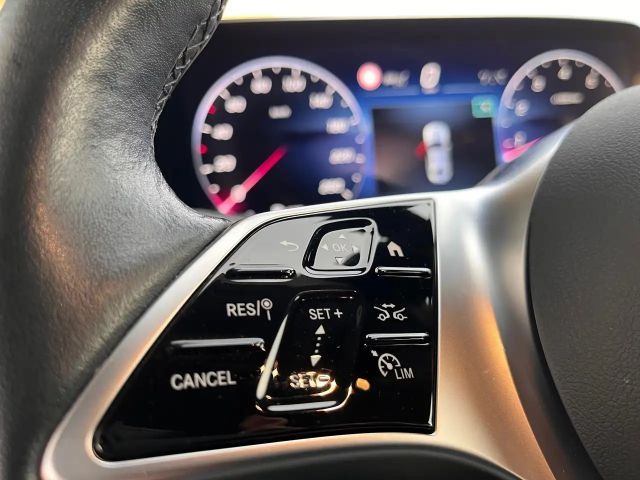 Mercedes-Benz C 200 Sedan