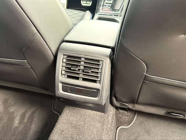 Volkswagen Golf R-Line Variant