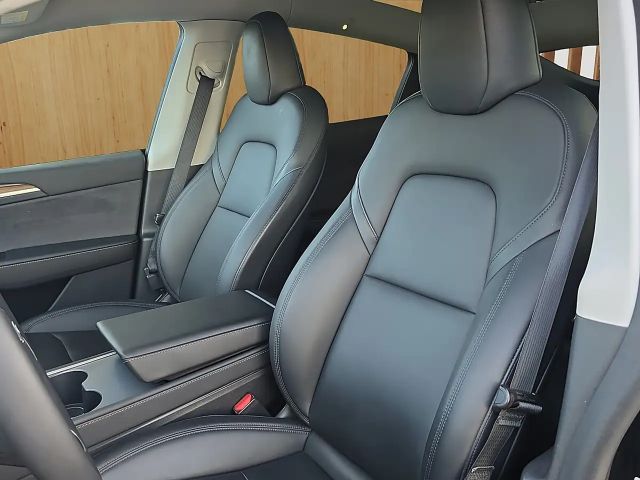 Tesla Model Y AWD Performance