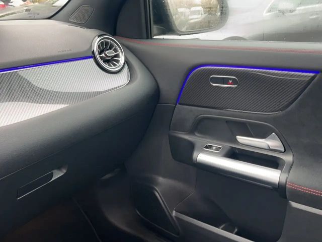 Mercedes-Benz GLA 200 AMG Line