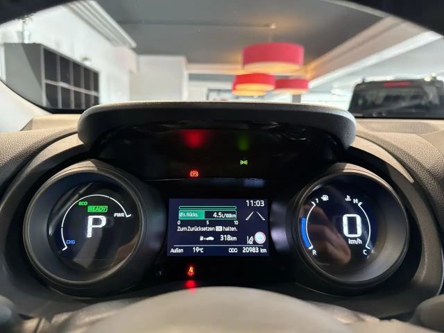 Toyota Yaris Hatchback Hybride Team D