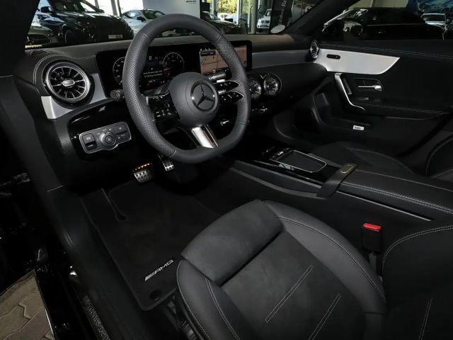 Mercedes-Benz CLA 200 AMG Line Coupé