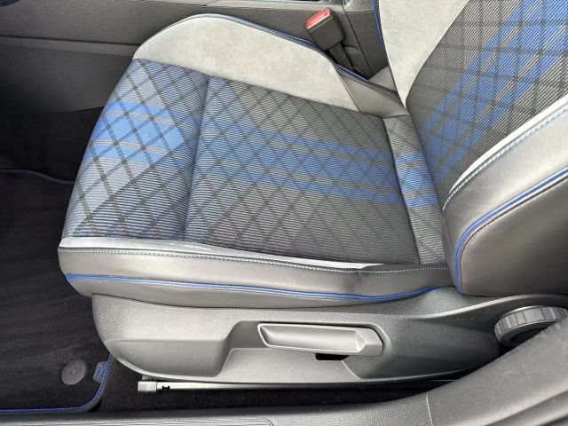 Volkswagen Golf R / R-Performance- Akrapovic CarPlay/Navi