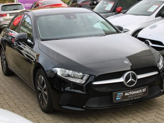 Mercedes-Benz A 200 4MATIC A 200 d
