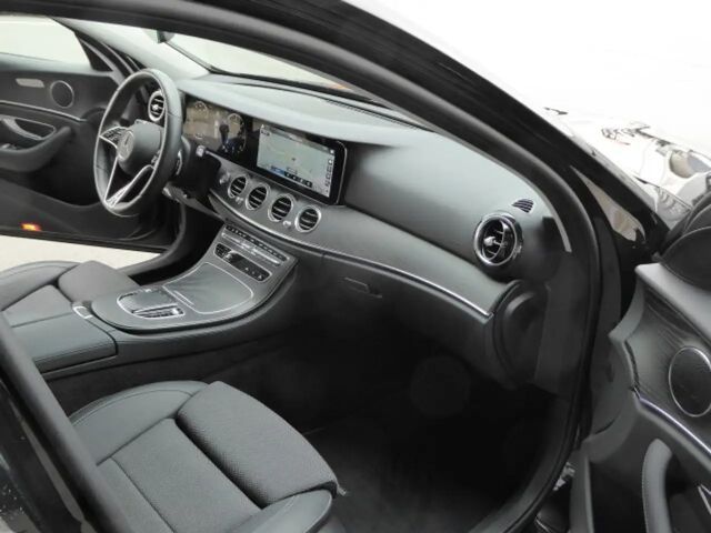 Mercedes-Benz E 220 AVANTGARDE E 220 d Estate